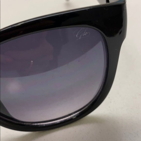 GLO Women’s Black Sunglasses - Picture 6 of 7